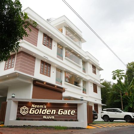 Neom'S Golden Gate Hotel Alwaye Exterior photo